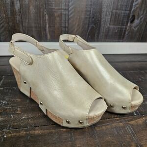 Volatile Womens 7 Tan Wedge Metallic‎ Gold Strapback Studded Platform Sandals